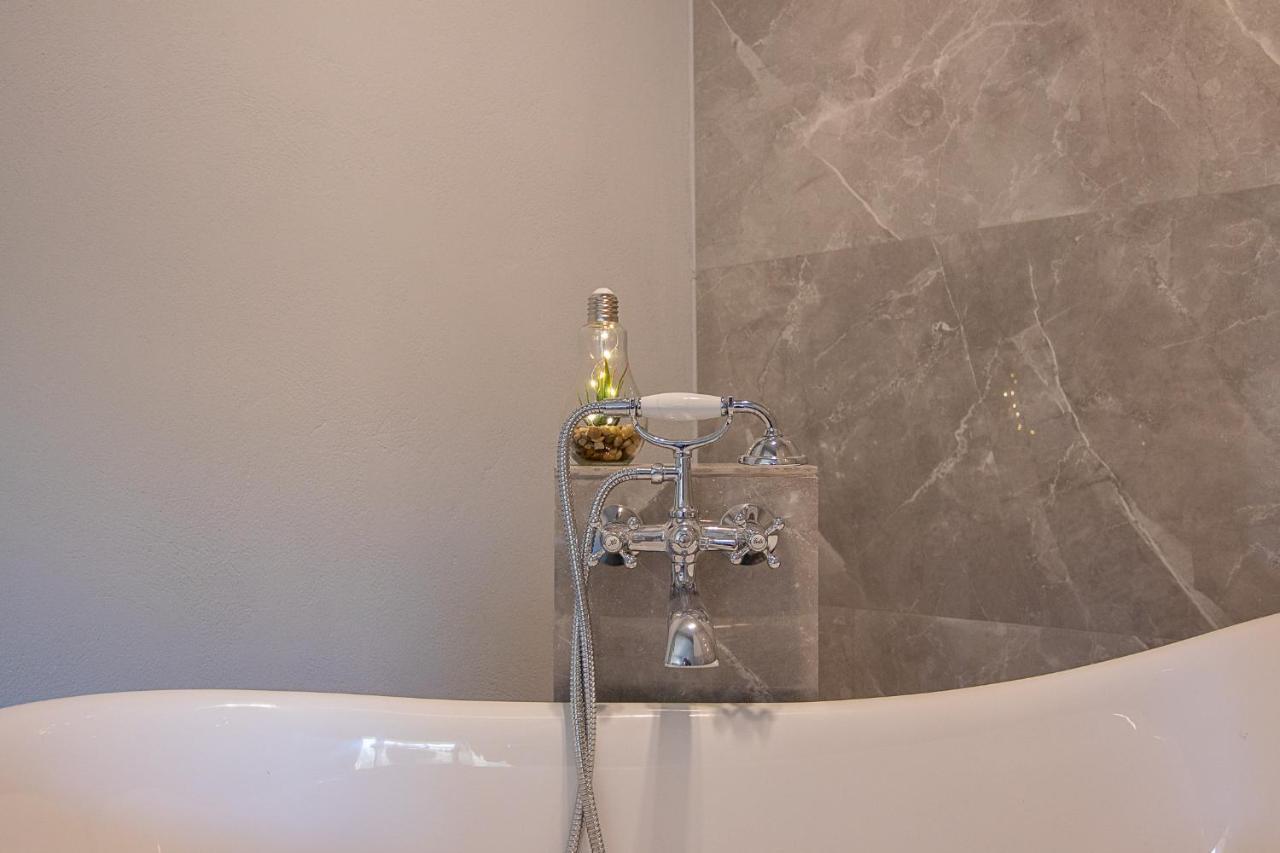 Georgianna'S Suite With Private Pool , 'Greysuite' Kompoi ภายนอก รูปภาพ