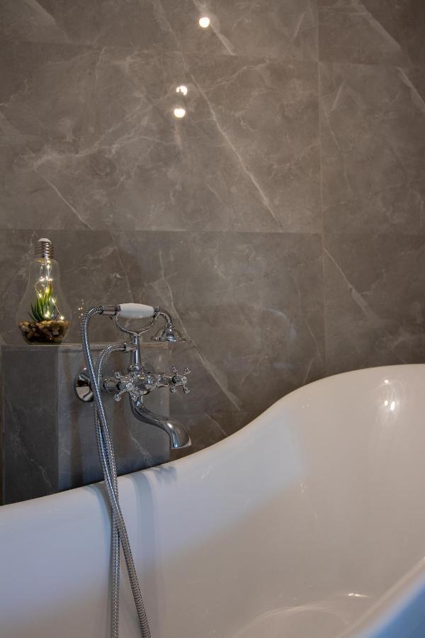 Georgianna'S Suite With Private Pool , 'Greysuite' Kompoi ภายนอก รูปภาพ