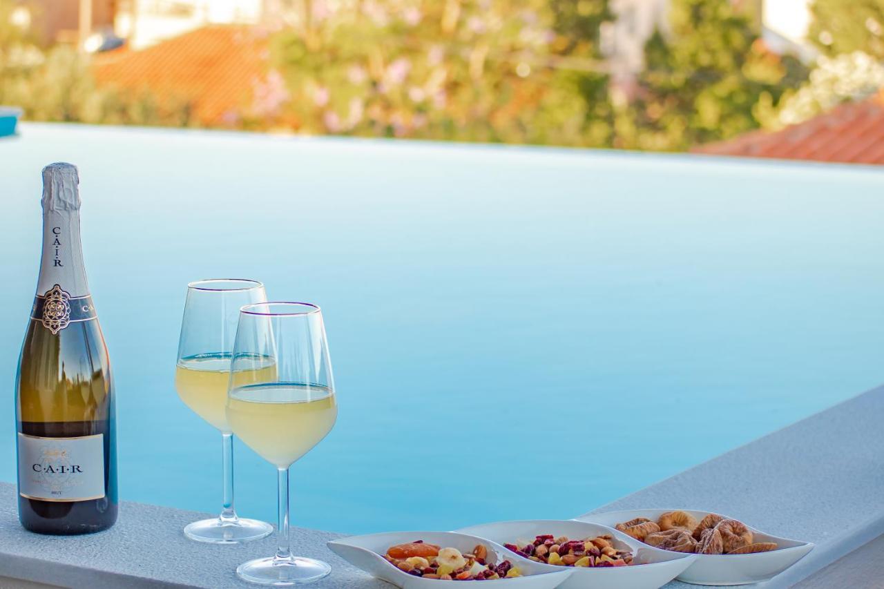 Georgianna'S Suite With Private Pool , 'Greysuite' Kompoi ภายนอก รูปภาพ